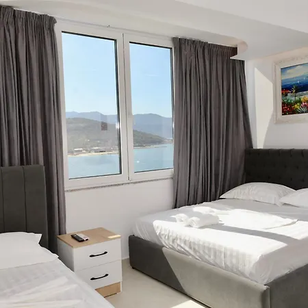 Apartment Dashaj 303 *